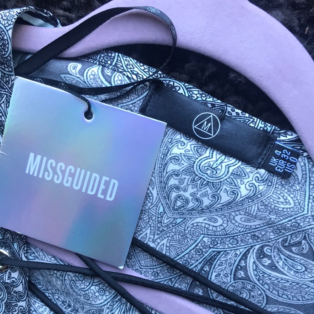 MISSGUIDED Silky Wrap Mini - Picture 7 of 7